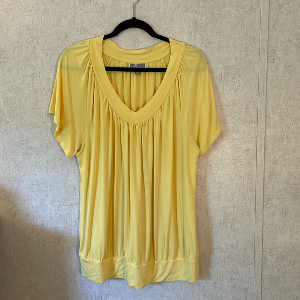 JM collection women’s yellow short sleeve top. Size 2x. Rayon and spandex.